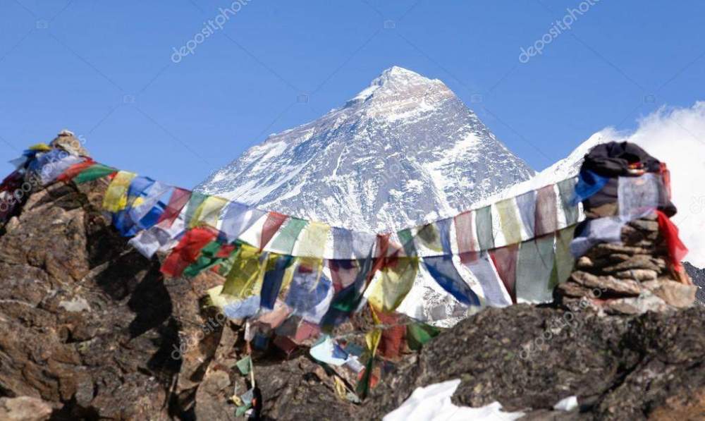 depositphotos_76270595-stock-photo-view-of-mount-everest-with.thumb.jpg.2691508c9ef093bd077675af7897947a.jpg