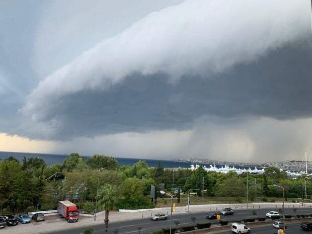 shelf-cloud-attiki-2.jpg